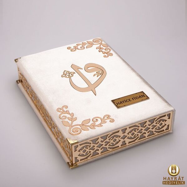 Kadife Kutulu Kur’an-ı Kerim + Seccade + Namaz Örtüsü + Tespih ) Beyaz