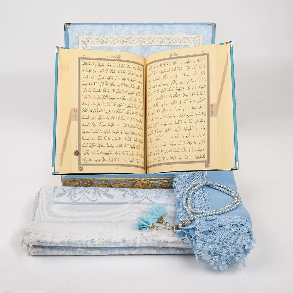(Kadife Kutulu Kur’an-ı Kerim + Seccade + Namaz Örtüsü + Tespih + Ayraç) Bebe Mavi