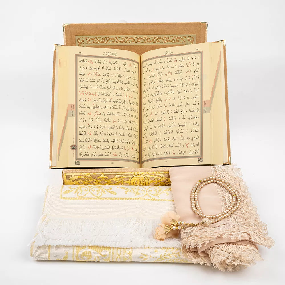 (Kadife Kutulu Kur’an-ı Kerim + Seccade + Namaz Örtüsü + Tespih + Ayraç) Gold