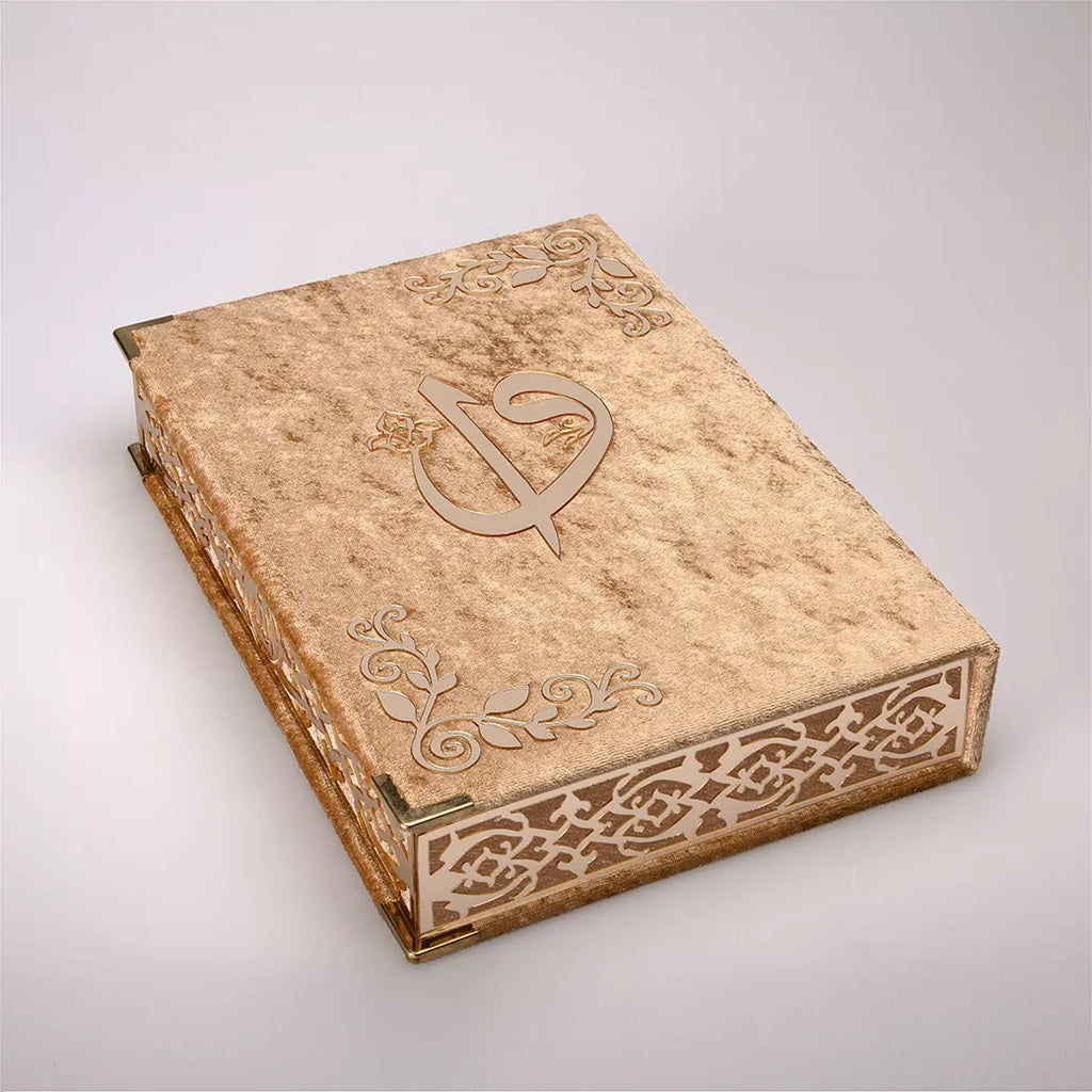 (Kadife Kutulu Kur’an-ı Kerim + Seccade + Namaz Örtüsü + Tespih + Ayraç) Gold