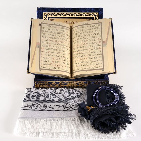 (Kadife Kutulu Kur’an-ı Kerim + Seccade + Namaz Örtüsü + Tespih + Ayraç) Lacivert