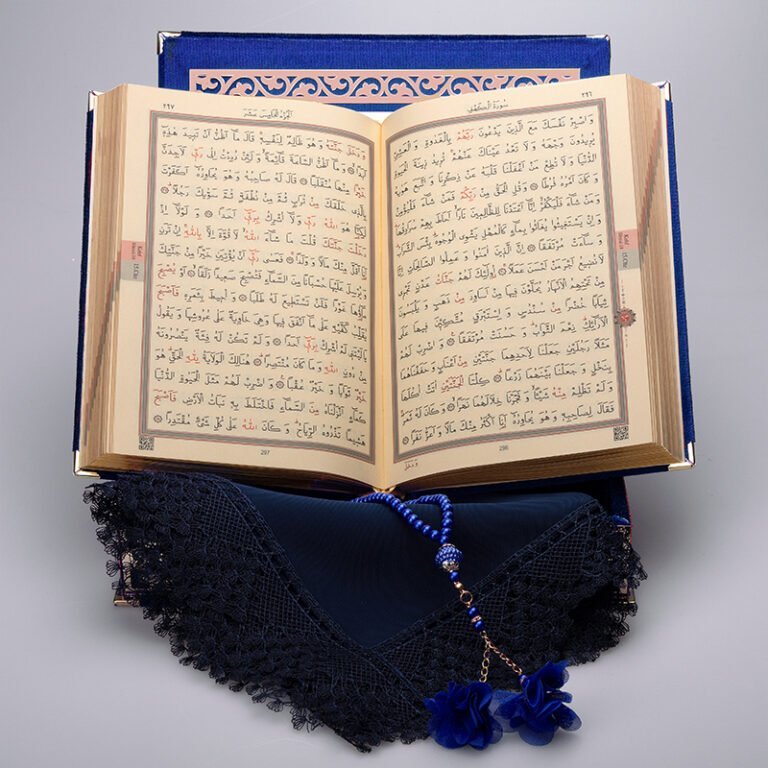 Kadife Kutulu Kur'an-ı Kerim Seti (Lacivert, Gold Süsleme)