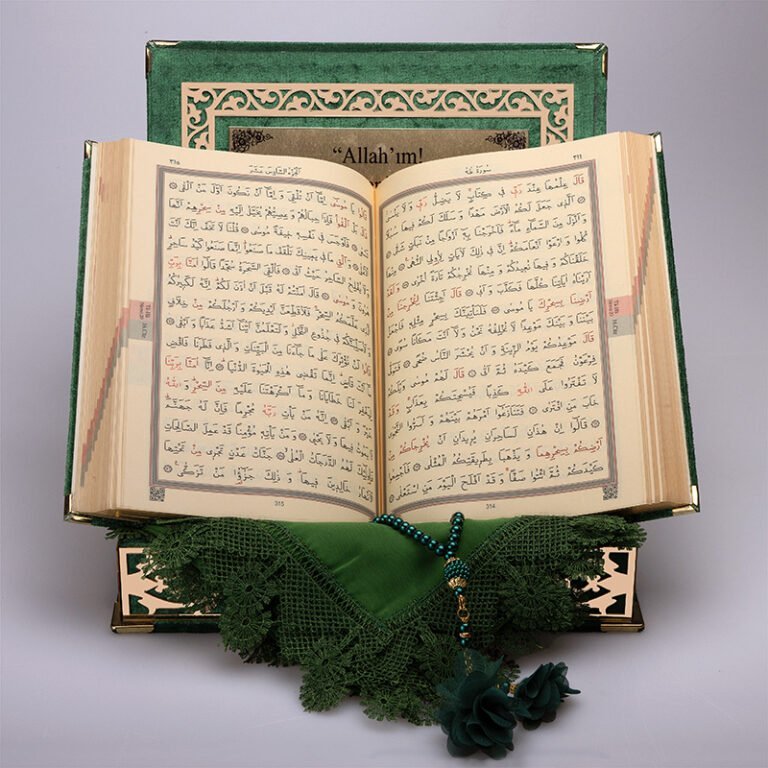 Kadife Kutulu Kur'an-ı Kerim Seti (Yeşil, Gold Süsleme)