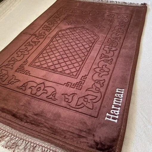 Özel İsimli Peluş Seccade (Kahverengi)