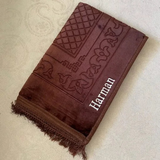 Özel İsimli Peluş Seccade (Kahverengi)