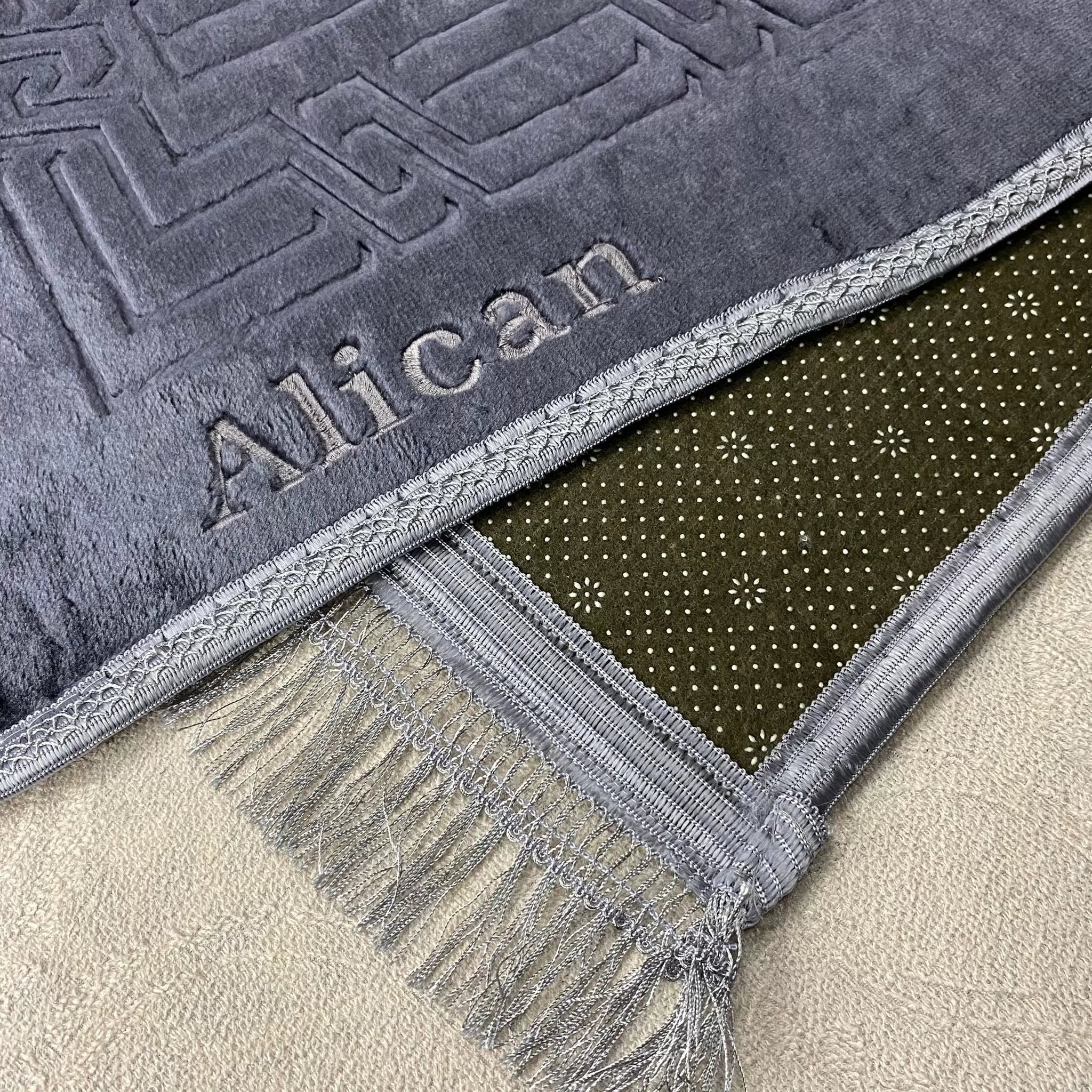 Özel İsimli Peluş Seccade (Koyu Gri)