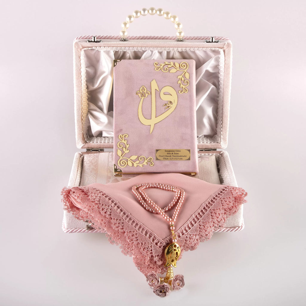 Çeyiz Seti (Kur’an + Seccade + Namaz Örtüsü + Tespih) Pembe