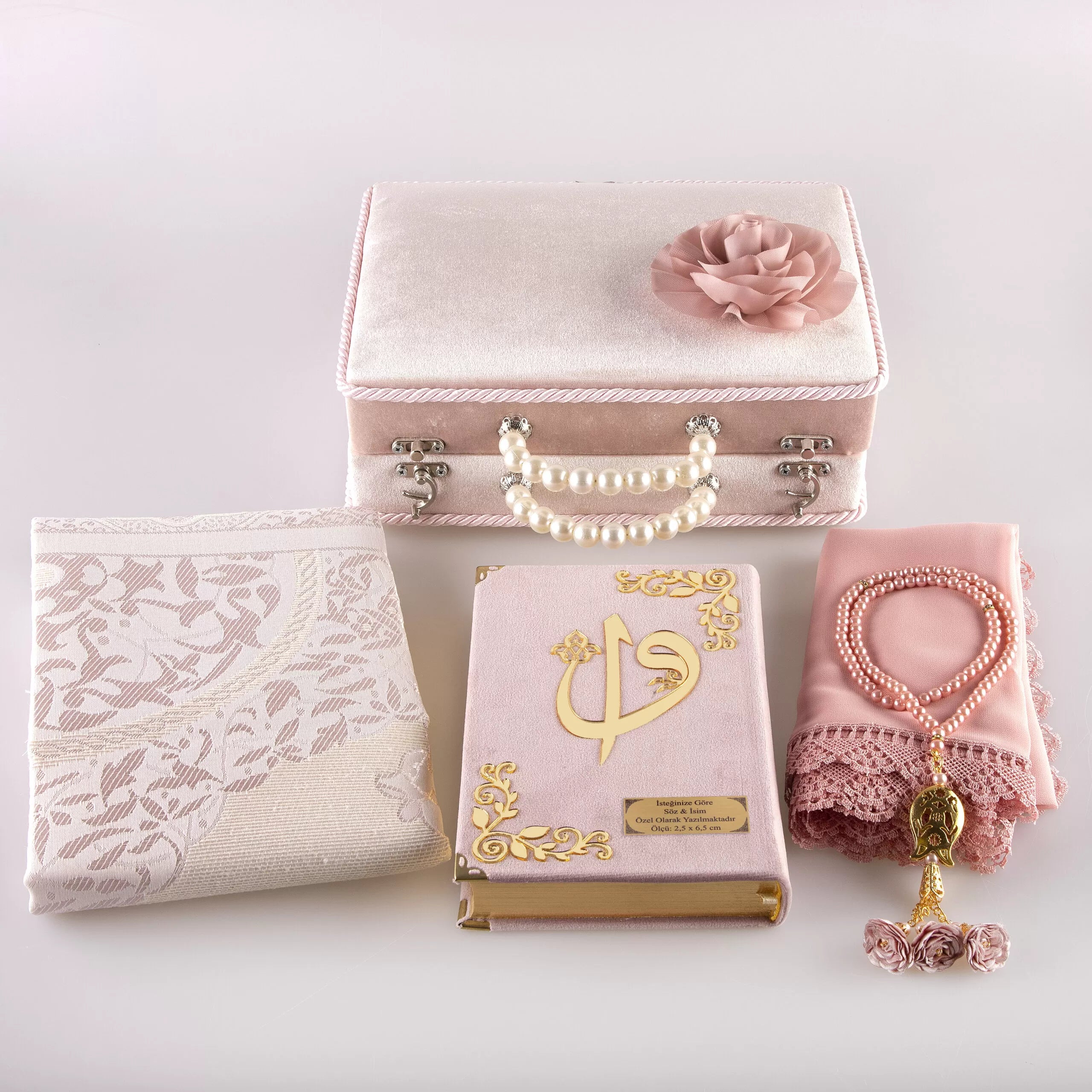 Çeyiz Seti (Kur’an + Seccade + Namaz Örtüsü + Tespih) Pembe