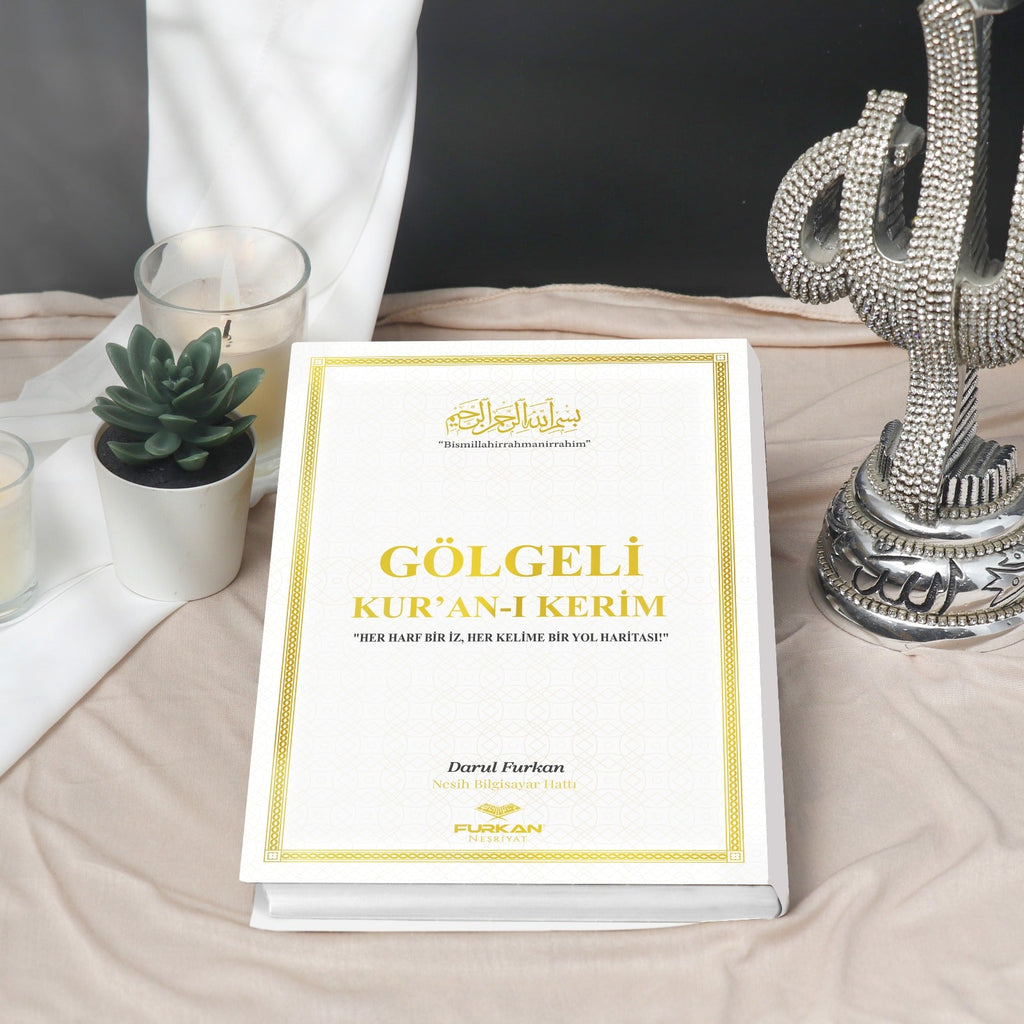 Gölgeli Orta Boy Beyaz Kur'an-ı Kerim ve Özel Pilot Kalemi Yazı Mushafı